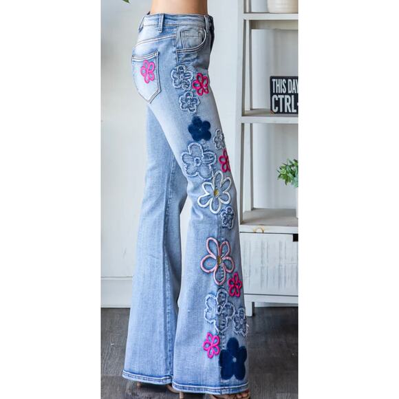 Washed Flowered Embroidery Flare Jeans - Picture 2 of 6